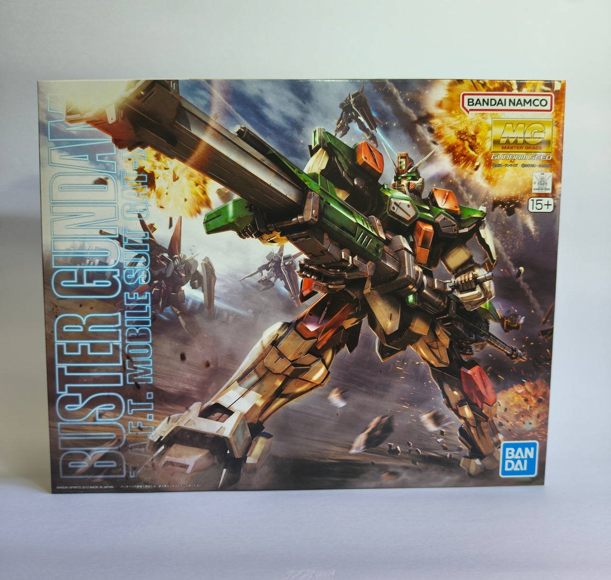 Caja del kit MG 1/100 Buster Gundam de Bandai