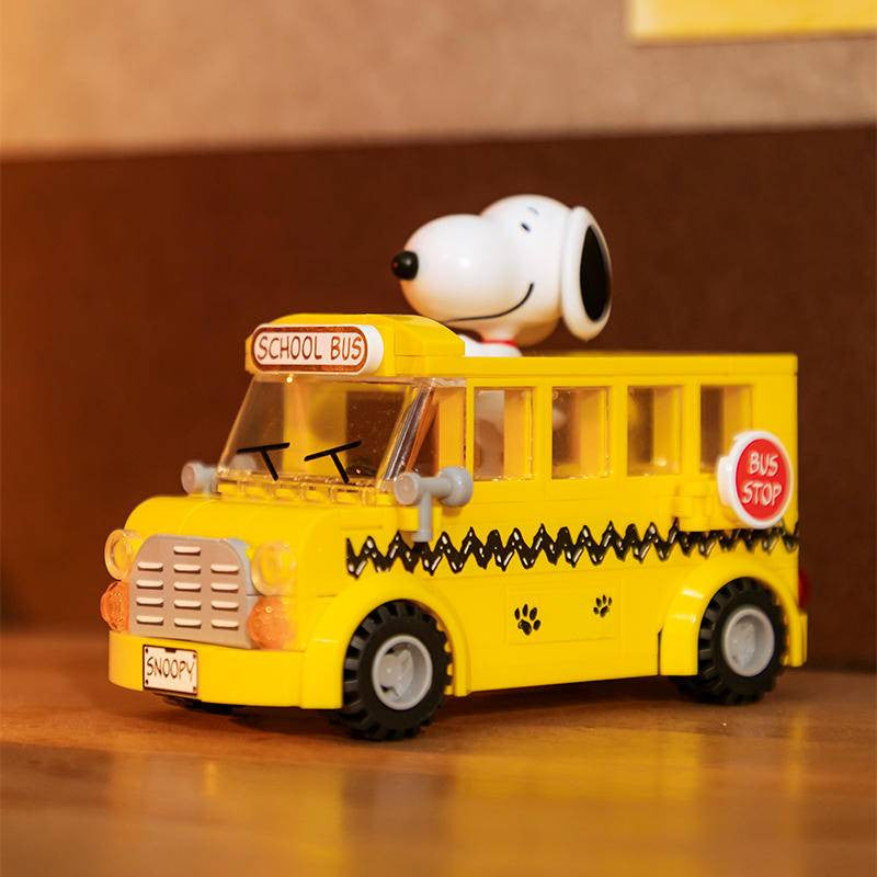 Pantasy Snoopy Bus Maqueta Armable
